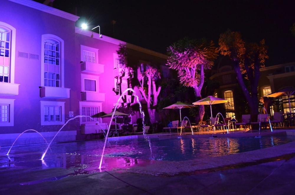 Plaza Camelinas Hotel Queretaro Exterior photo